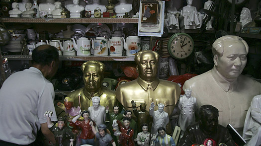 a flea market with many statues and tea kettles